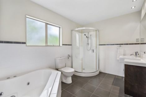 Photo of property in 68 Saddleback Rise, Murrays Bay, Auckland, 0630