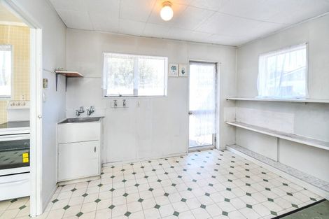 Photo of property in 2/16 Gibbons Road, Weymouth, Auckland, 2103