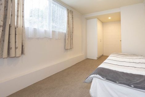 Photo of property in 2 Chelsea View Drive, Chatswood, Auckland, 0626