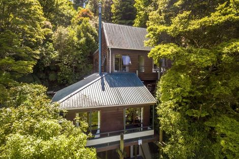 Photo of property in 27 Fendalton Crescent, Pinehaven, Upper Hutt, 5019