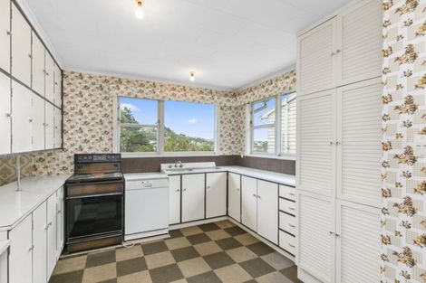 Photo of property in 39 Turville Crescent, Newlands, Wellington, 6037