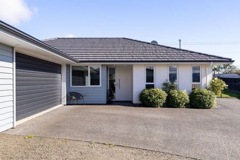 Photo of property in 111 Johnstone Drive, Fitzherbert, Palmerston North, 4410