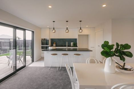 Photo of property in 32 Atlantic Drive, Fitzherbert, Palmerston North, 4410