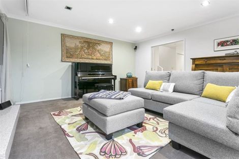 Photo of property in 9a Heathcote Road, Castor Bay, Auckland, 0620