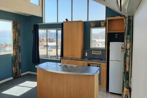 Photo of property in Endeavour Apartments, 15/125 Thorndon Quay, Pipitea, Wellington, 6011