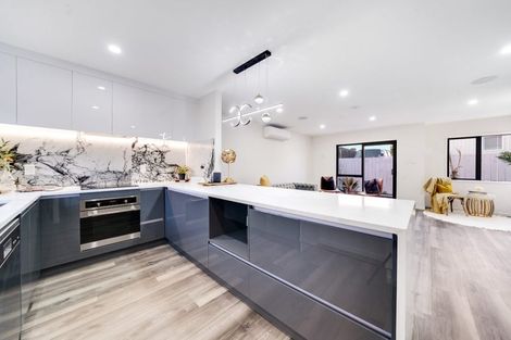 Photo of property in 2/7 Gambare Place, Wattle Downs, Auckland, 2103