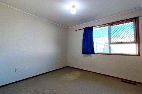 Photo of property in 2/38 Akoranga Drive, Northcote, Auckland, 0627