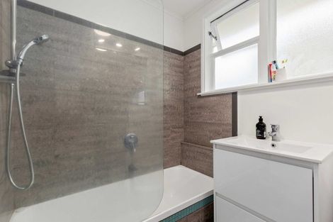 Photo of property in 3 Farringdon Street, Glen Innes, Auckland, 1072