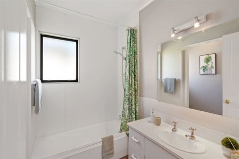 Photo of property in 90 Esmeralda Street, Welcome Bay, Tauranga, 3112