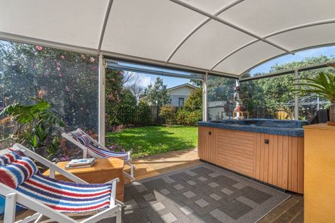 Photo of property in 15 Seaforth Avenue, Mangere Bridge, Auckland, 2022