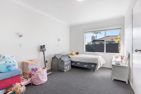 Photo of property in 16 Fielding Crescent, Farm Cove, Auckland, 2012