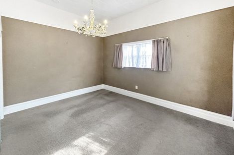 Photo of property in 21 Weraroa Road, Waverley, 4510