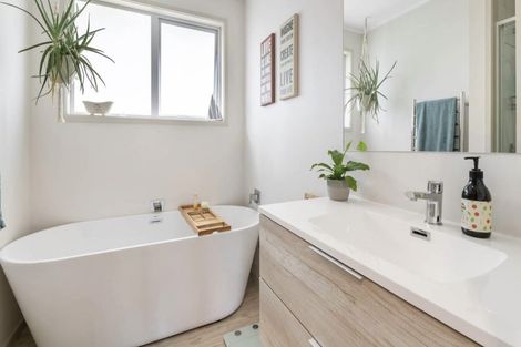 Photo of property in 58 Brian Crescent, Stanmore Bay, Whangaparaoa, 0932