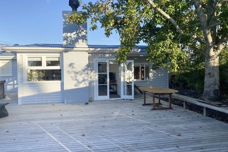 Photo of property in 2 West Glade Crescent, Birkenhead, Auckland, 0626