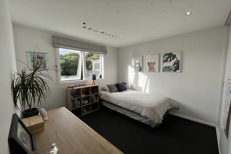 Photo of property in 1 Kahu Road, Paremata, Porirua, 5024