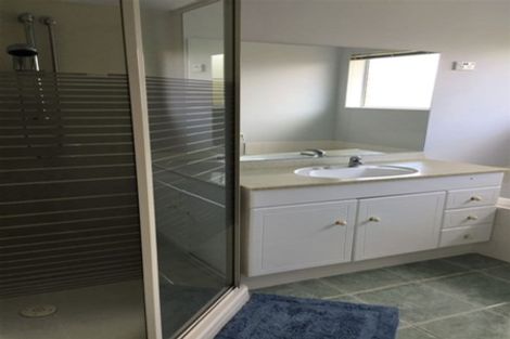 Photo of property in 30 Suncrest Drive, West Harbour, Auckland, 0618