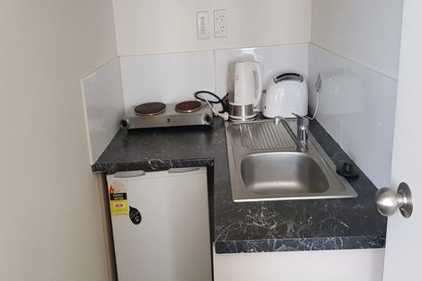 Photo of property in 8c Schnapper Rock Road, Schnapper Rock, Auckland, 0632