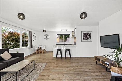 Photo of property in 3 Sumich Place, West Harbour, Auckland, 0618