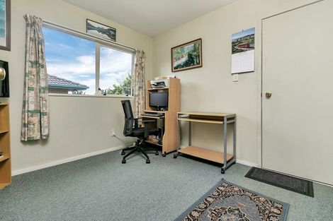 Photo of property in 2/218 Sunnynook Road, Totara Vale, Auckland, 0627