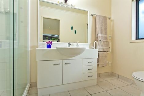 Photo of property in 13 Chelmsley Avenue, Henderson, Auckland, 0612