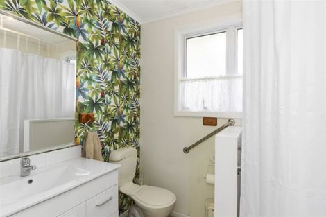 Photo of property in 2/92 Ngatai Road, Otumoetai, Tauranga, 3110