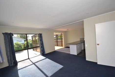 Photo of property in 17 Sabot Place, Massey, Auckland, 0614