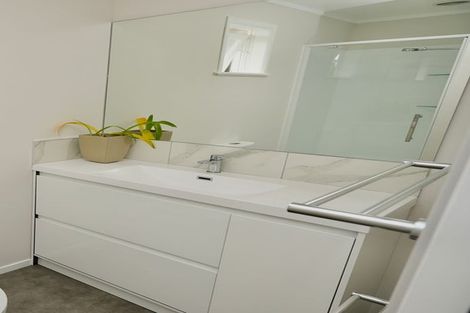 Photo of property in 112 Ruamahanga Crescent, Terrace End, Palmerston North, 4410