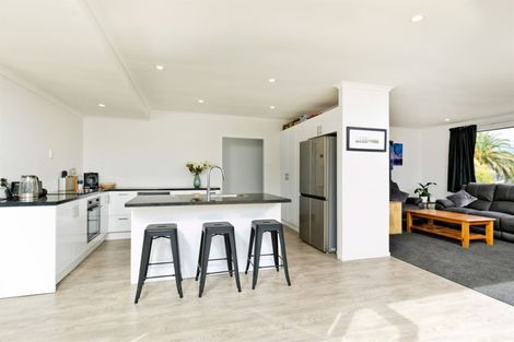 Photo of property in 122 Sunnyside Road, Sunnyvale, Auckland, 0612