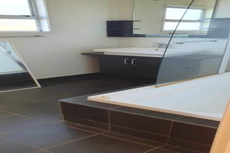 Photo of property in 10 Valencia Place, Manurewa, Auckland, 2102