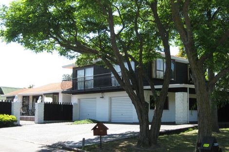 Photo of property in 33 Kingham Place, Avonhead, Christchurch, 8042