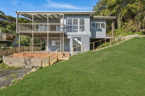 Photo of property in 99 Kawakawa Bay Coast Road, Kawakawa Bay, Papakura, 2585