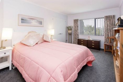 Photo of property in 2/3 Colmar Road, Mellons Bay, Auckland, 2014