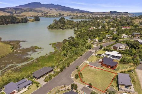 Photo of property in 1 Harakeke Place, Raglan, 3225