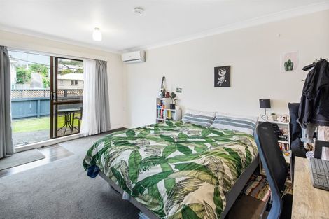 Photo of property in 19 Black Rock Road, Newlands, Wellington, 6037
