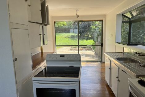 Photo of property in 22 Clairville Crescent, Wai O Taiki Bay, Auckland, 1072