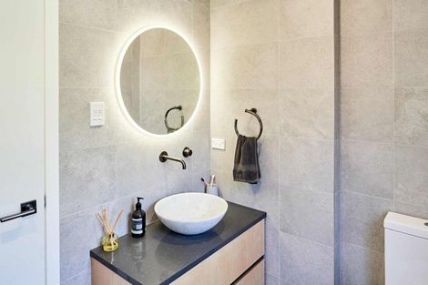 Photo of property in 41 Seaview Road, Paremata, Porirua, 5024