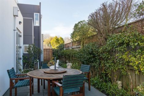 Photo of property in 10 Strowan Road, Strowan, Christchurch, 8052