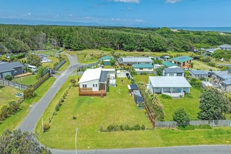 Photo of property in 45 Te Kiri Street, Himatangi Beach, Foxton, 4891