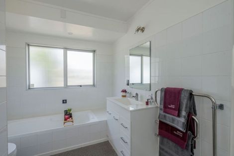 Photo of property in 52 Rutherford Drive, Waikanae Beach, Waikanae, 5036