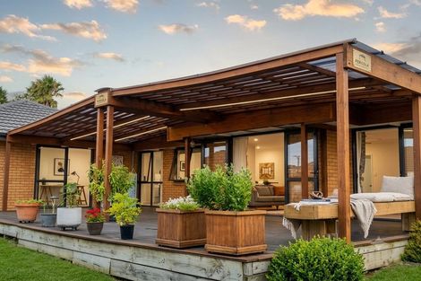 Photo of property in 12 Chadlington Avenue, Henderson, Auckland, 0612