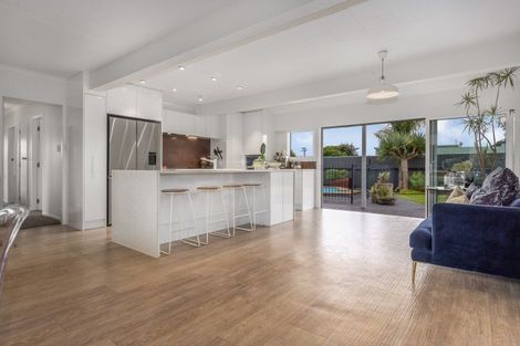Photo of property in 23 Featherston Street, Levin, 5510