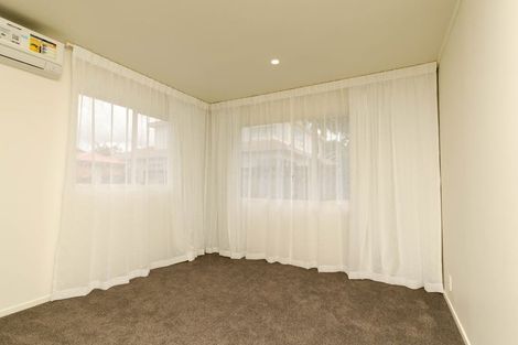 Photo of property in 26 Whiting Grove, West Harbour, Auckland, 0618