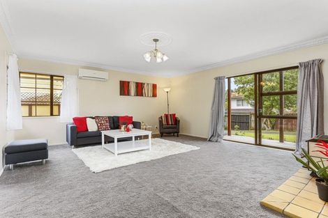 Photo of property in 2/14 Weetman Drive, Browns Bay, Auckland, 0630