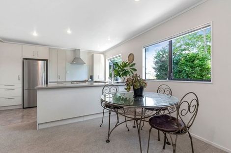 Photo of property in 2/39 Browns Bay Road, Browns Bay, Auckland, 0630