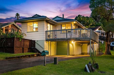 Photo of property in 16 The Grove, Titirangi, Auckland, 0604