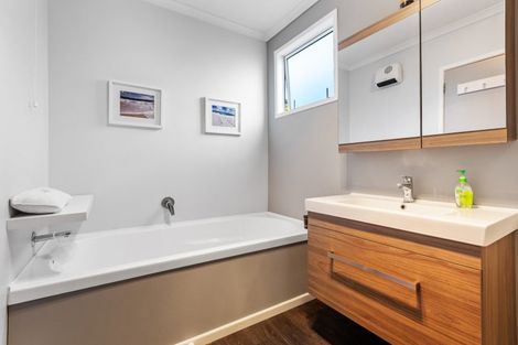 Photo of property in 5a High Street West, Waitara, 4320