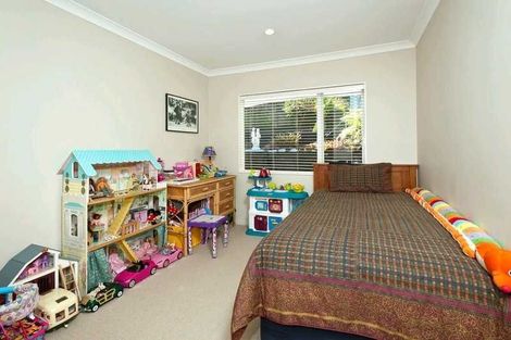 Photo of property in 31 Cricklade Terrace, Windsor Park, Auckland, 0632