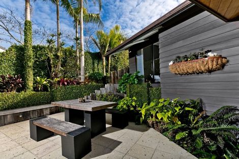 Photo of property in 18 Oakpark Place, West Harbour, Auckland, 0618