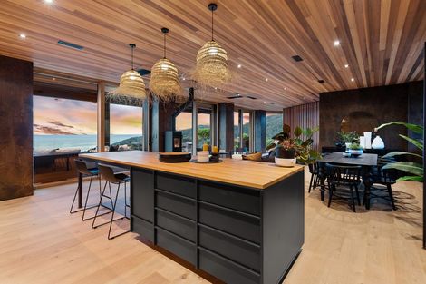 Photo of property in 124a Seaview Road, Piha, New Lynn, 0772