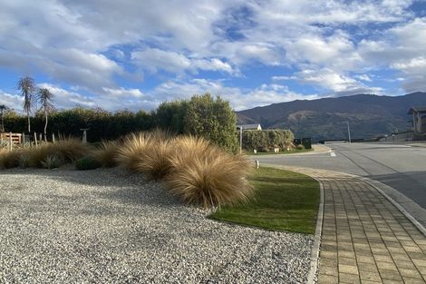 Photo of property in 12 Farrant Drive, Wanaka, 9305